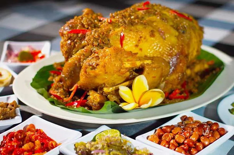When school holidays arrive, tourists must try typical Balinese food.
