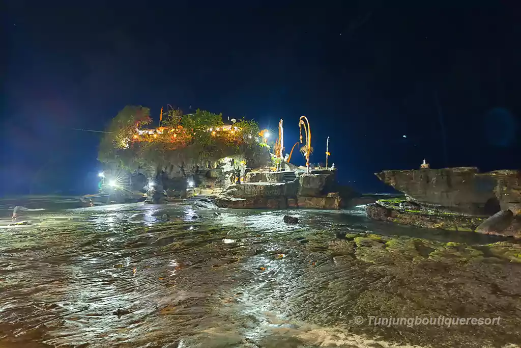 Tanah Lot Temple Festival, Ceremony on Rock, Tanah Lot Bali, Bali tourist destinations, Tanah Lot Temple Ceremony, Tanah Lot Temple Night