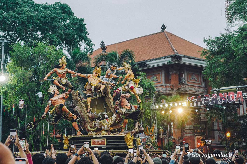Ogoh-ogoh, Balinese cultures, Giant dolls, Balinese Ogoh-ogoh, Giant dolls in Bali, Nyepi Day, Bali Silent Day