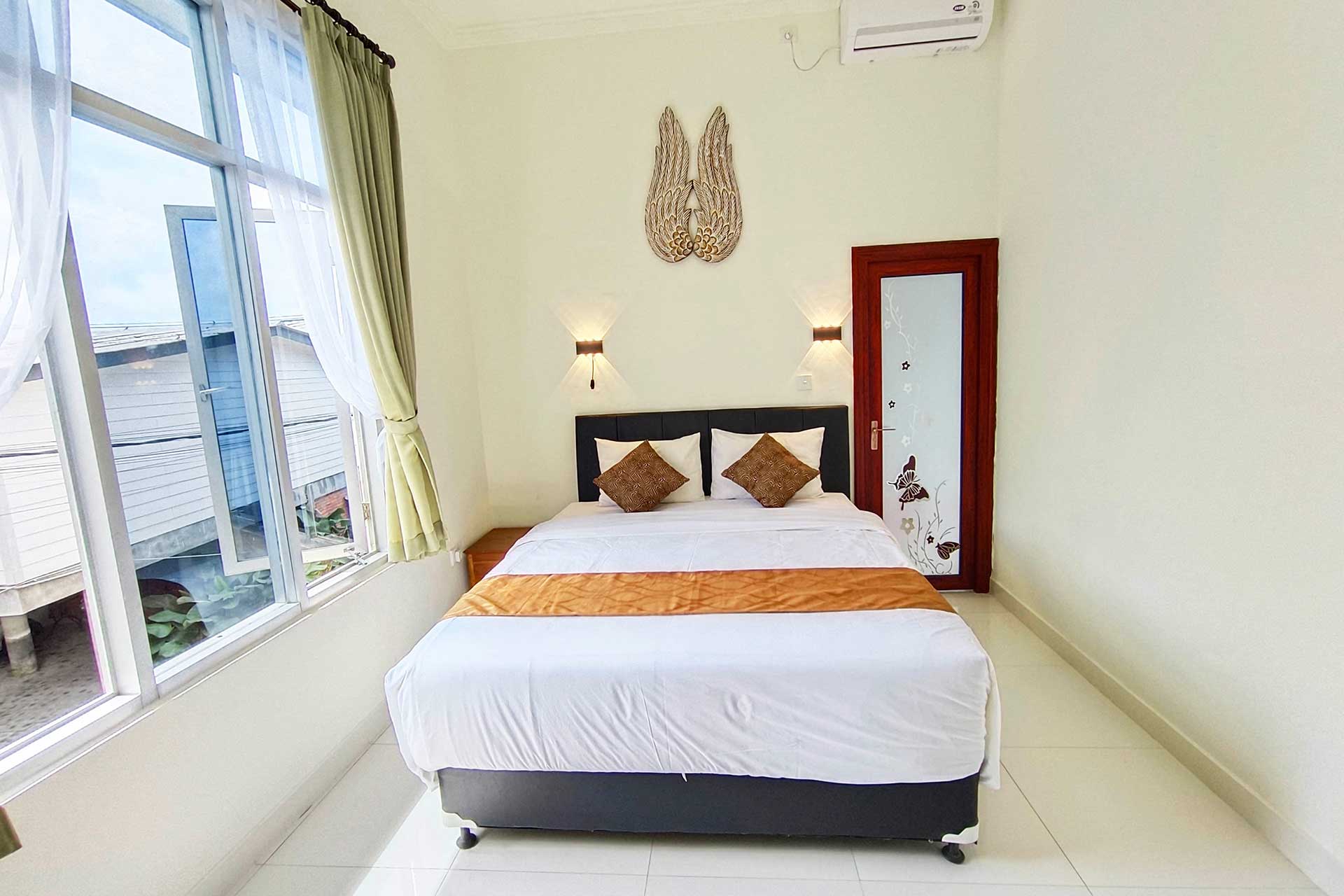 Double bed, Classic Room Double Bed, Cozy bedrrom at Tunjung Boutique Resort