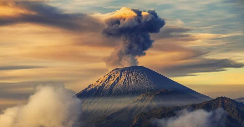 Semeru Eruption, Semeru Volcano, Semeru volcano erupts