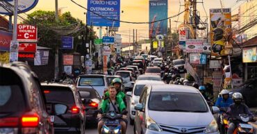 Heavy Canggu traffic congestion showing crowded streets filled with motorbikes and cars during peak hours.